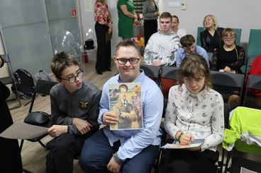 Inscenizacja z udziałem uczniów wieluńskich szkół w Bibliotece Miejskiej - dotyczyła Nagrody Nobla